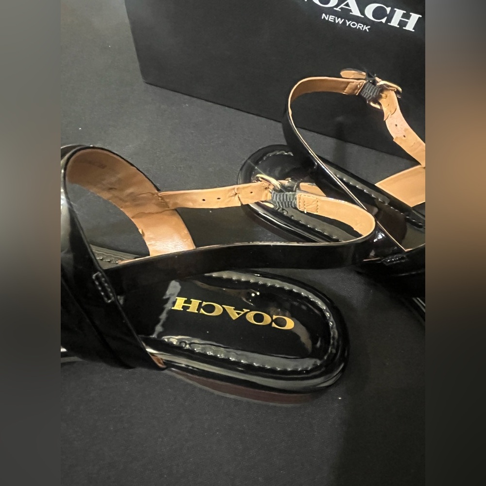 🛍️NIB Coach Black Sandals with Gold Details - Size 7.5 - Picture 7 of 7